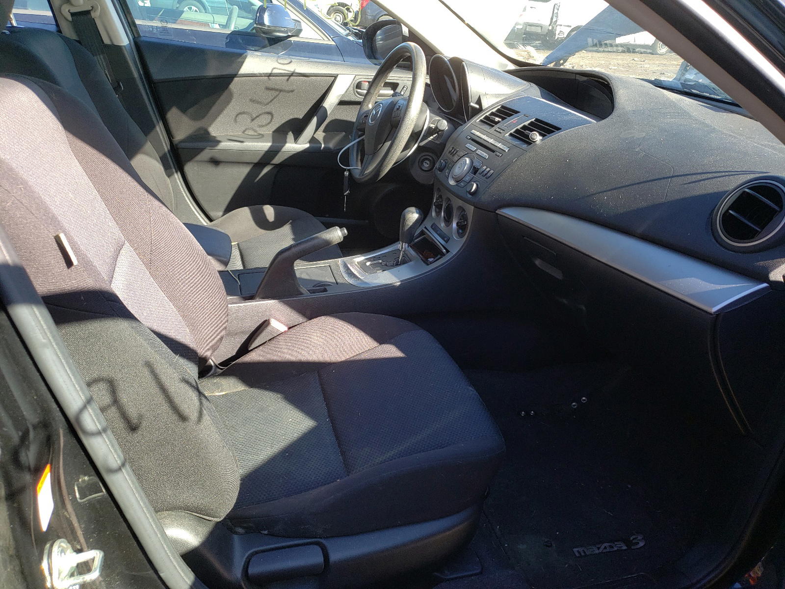 Photo 5 from auction – 2011 MAZDA 3 I with VIN JM1BL1VG2B1358581