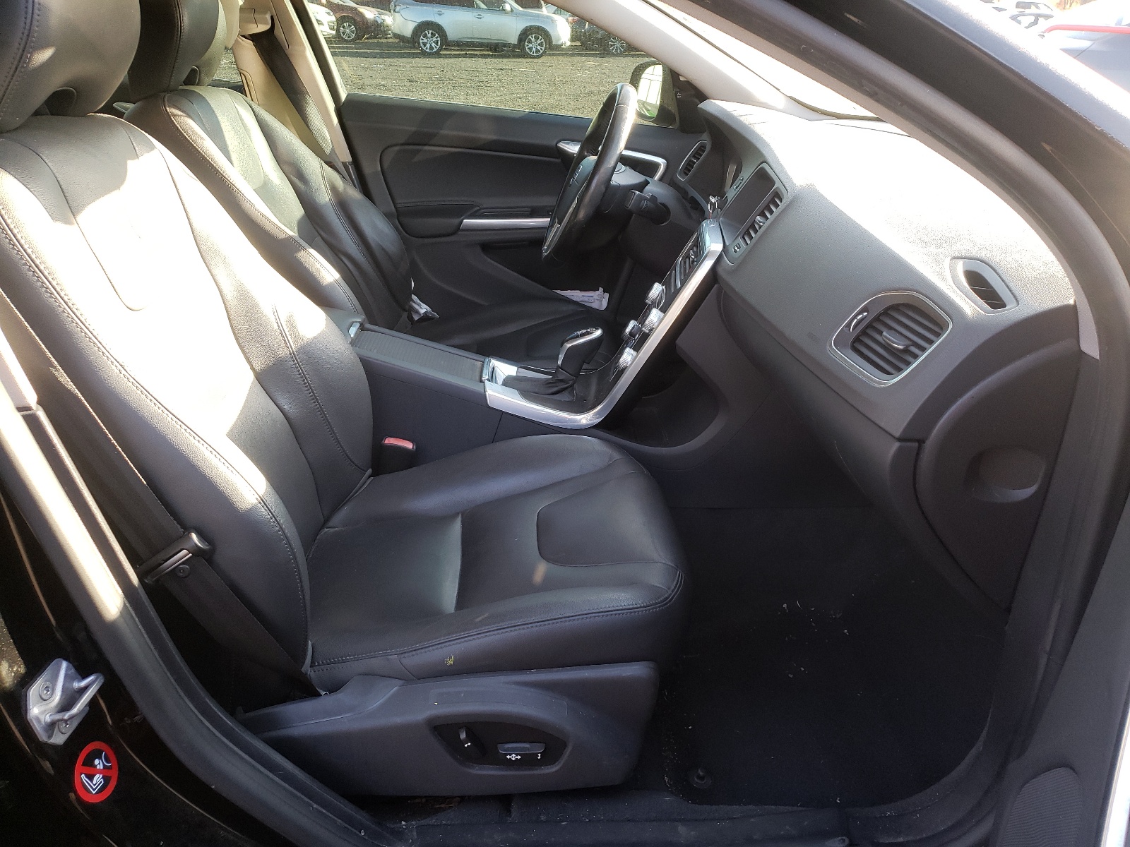 Photo 5 from auction – 2015 VOLVO S60 PREMIE with VIN YV1612TK5F1333050