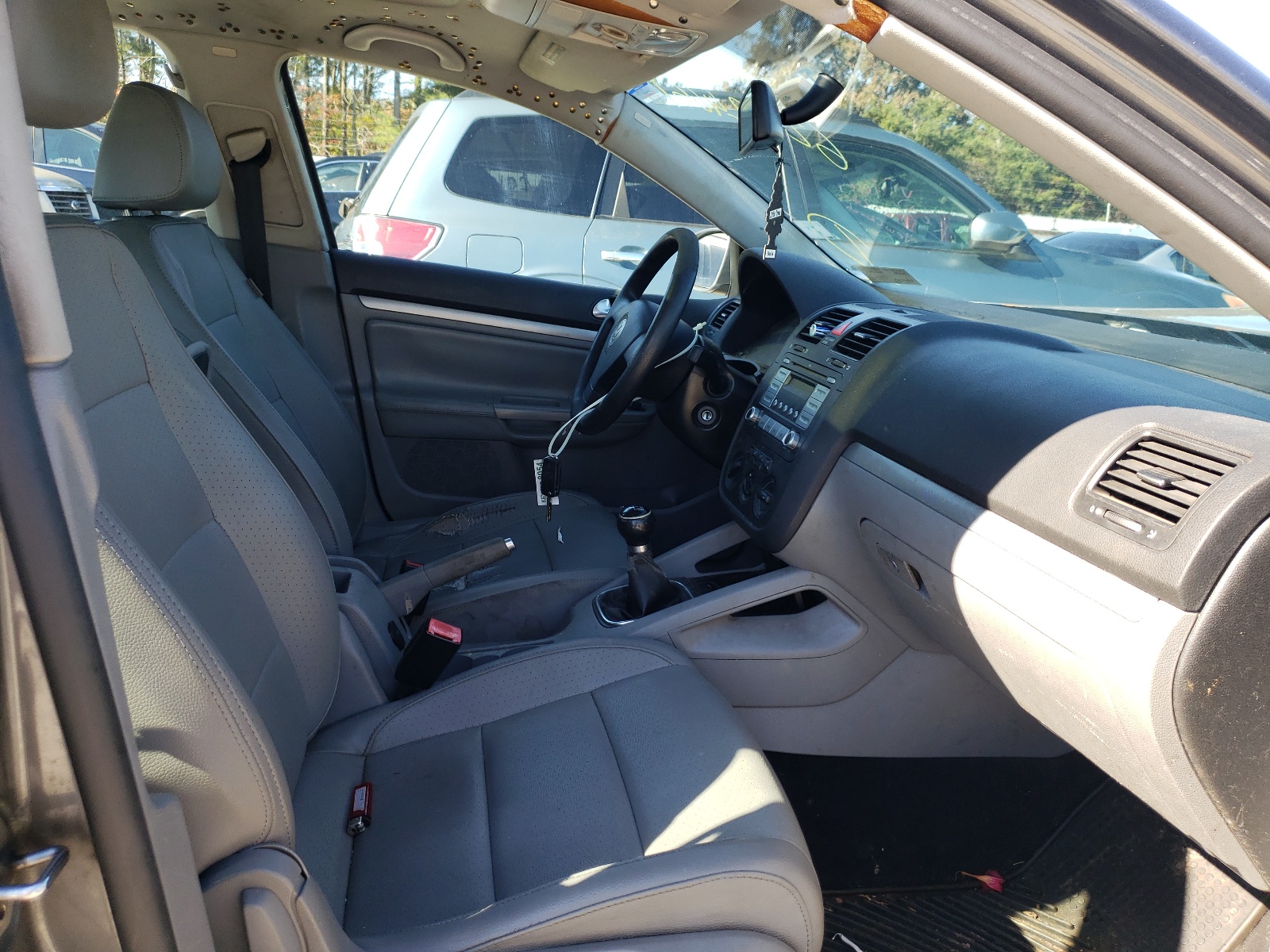 Photo 5 from auction – 2007 VOLKSWAGEN JETTA WOLF with VIN 3VWEG71K57M069846