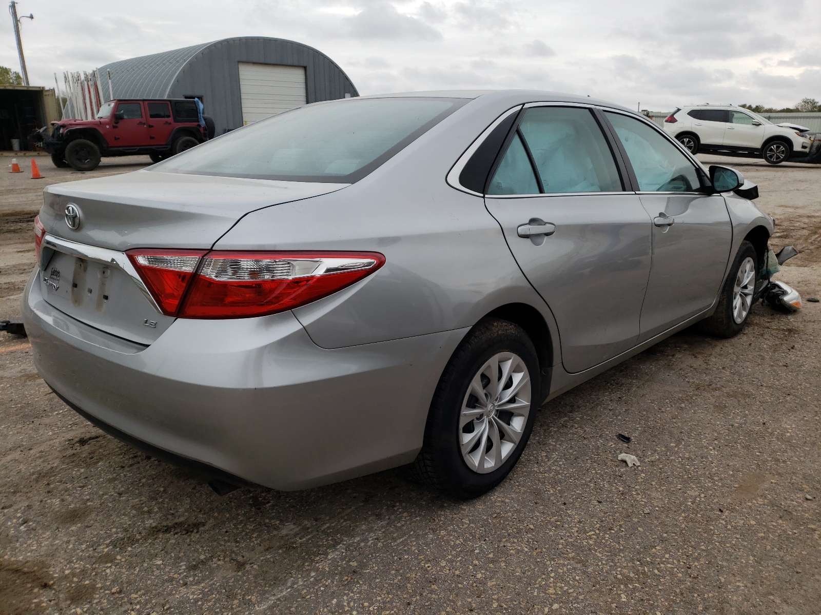 Photo 4 from auction – 2017 TOYOTA CAMRY LE with VIN 4T1BF1FK8HU640950