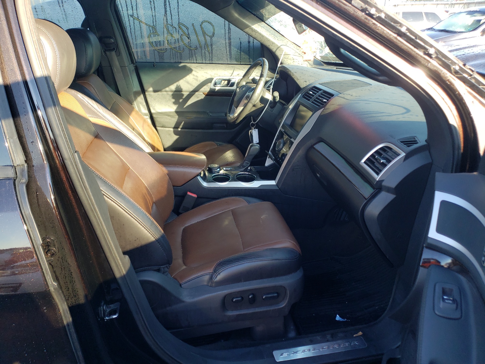 Photo 5 from auction – 2013 FORD EXPLORER L with VIN 1FM5K8F8XDGB17704