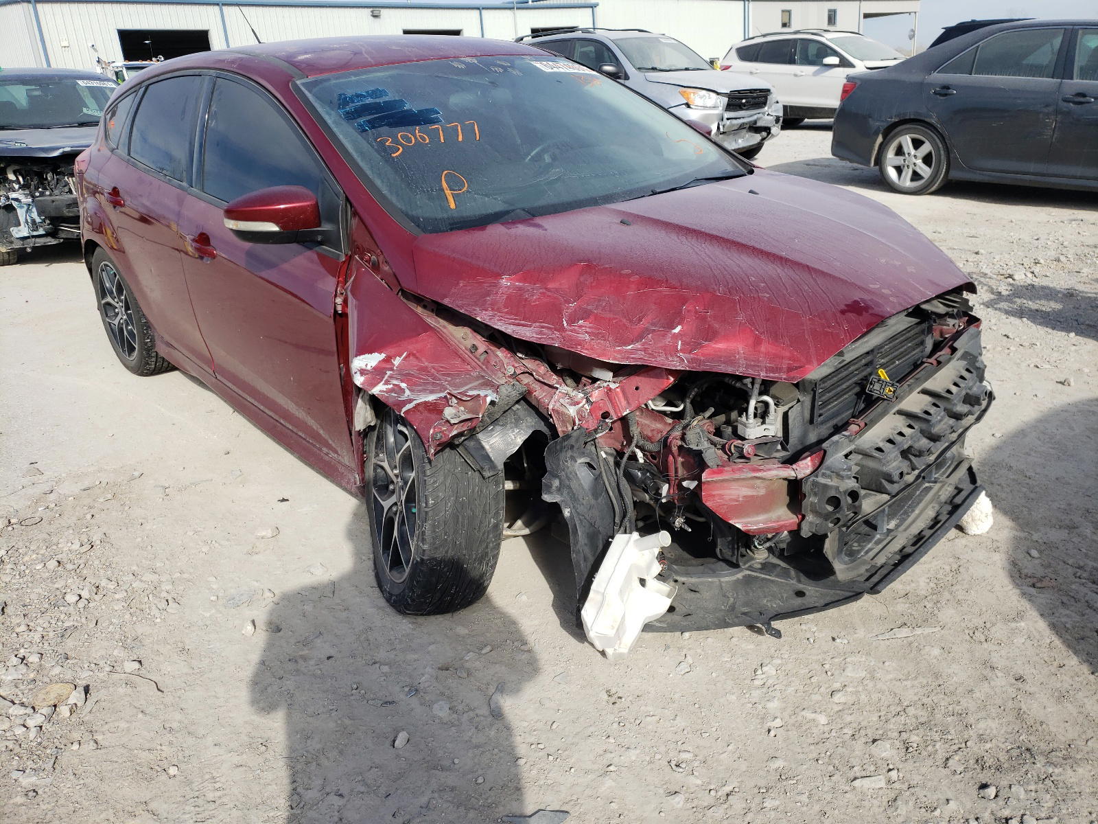 FORD FOCUS SE 2015 with VIN 1FADP3K2XFL306777 - Photo from auction