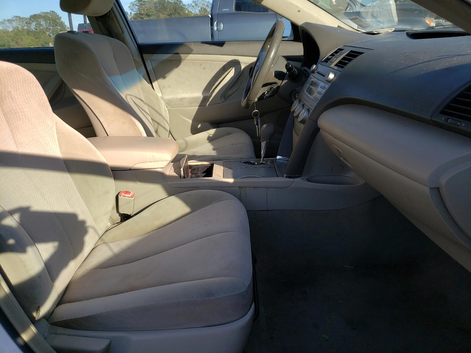 Photo 5 from auction – 2011 TOYOTA CAMRY with VIN 4T1BF3EK6BU683400