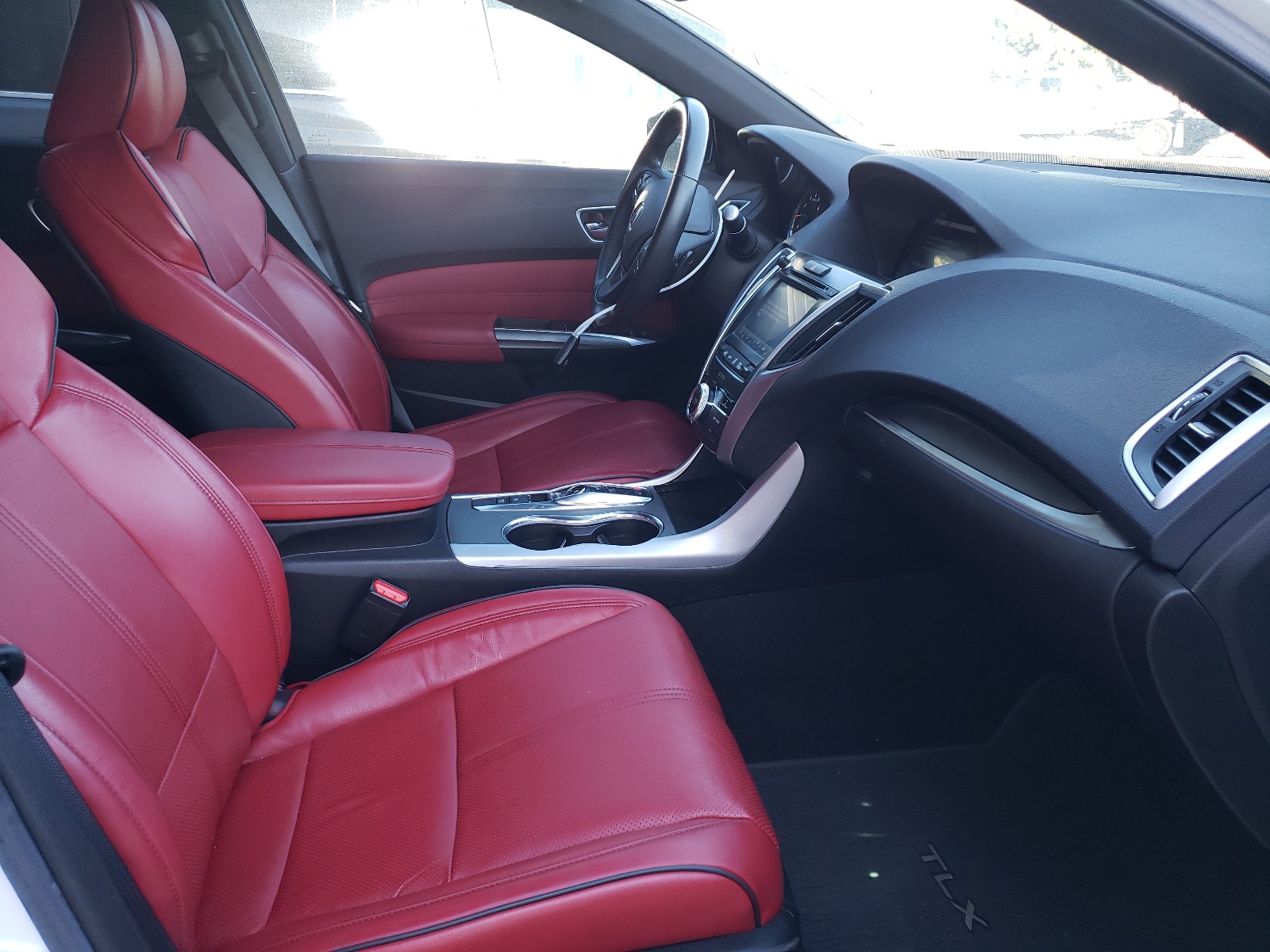 Photo 5 from auction – 2019 ACURA TLX TECHNO with VIN 19UUB2F69KA009037