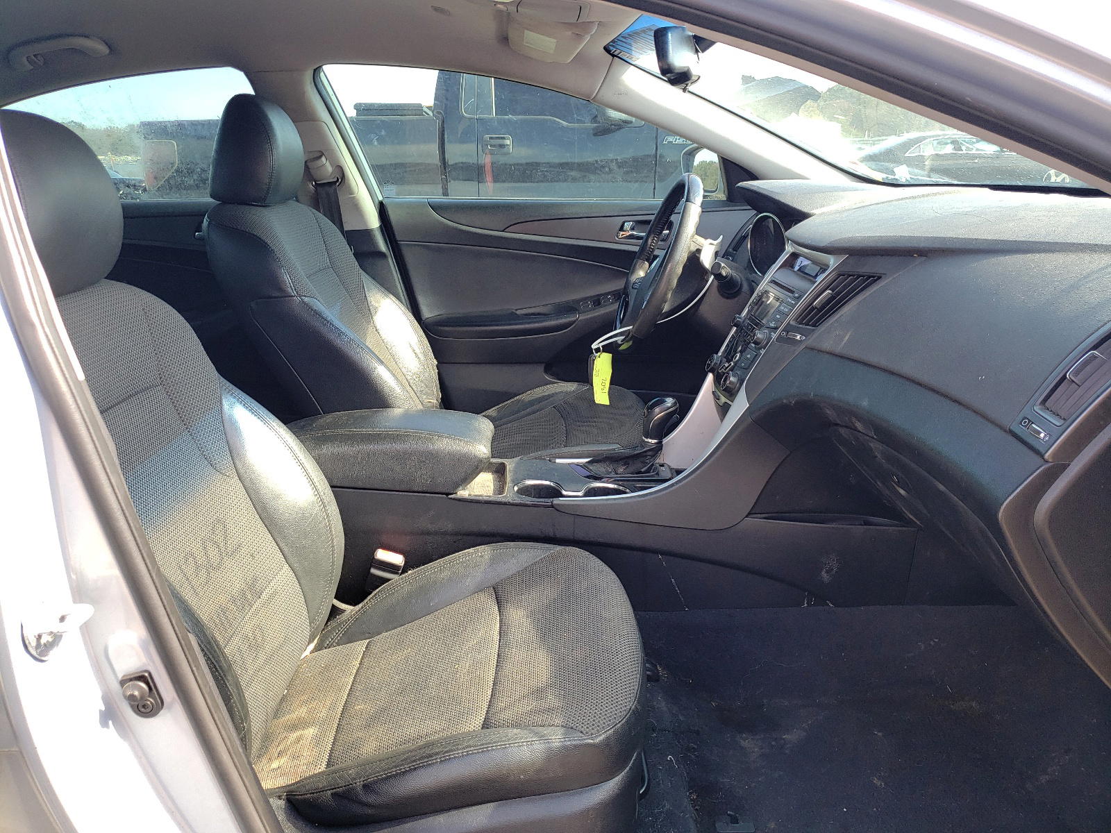 Photo 5 from auction – 2012 HYUNDAI SONATA SE with VIN 5NPEC4AC4CH363891