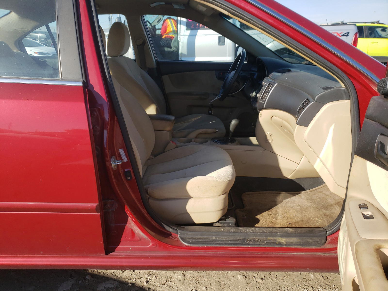 Photo 5 from auction – 2009 KIA OPTIMA LX with VIN KNAGE228295300246