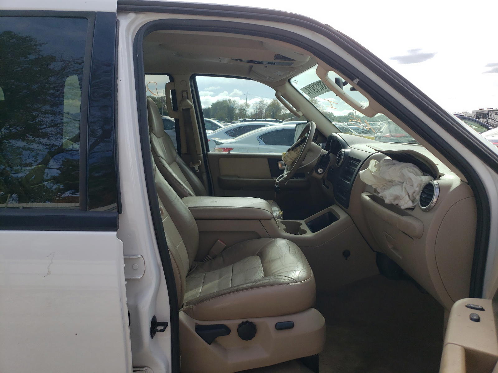 Photo 5 from auction – 2004 FORD EXPEDITION with VIN 1FMPU17L64LB30034