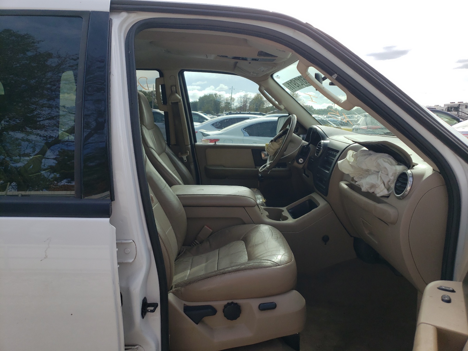 صورة رقم 5 من المزاد - 2004 FORD EXPEDITION مع VIN 1FMPU17L64LB30034