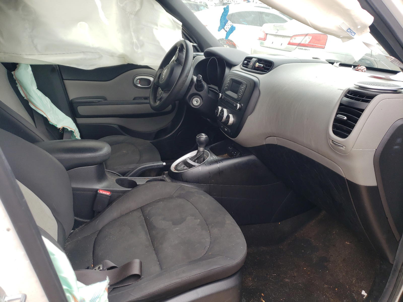 Photo 5 from auction – 2014 KIA SOUL with VIN KNDJN2A27E7716930