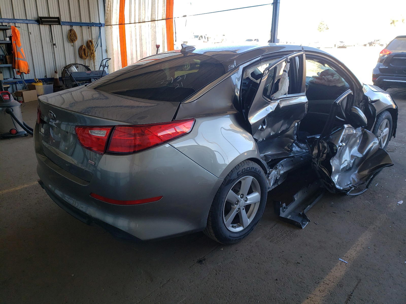 Photo 4 from auction – 2015 KIA OPTIMA with VIN 5XXGM4A72FG372047