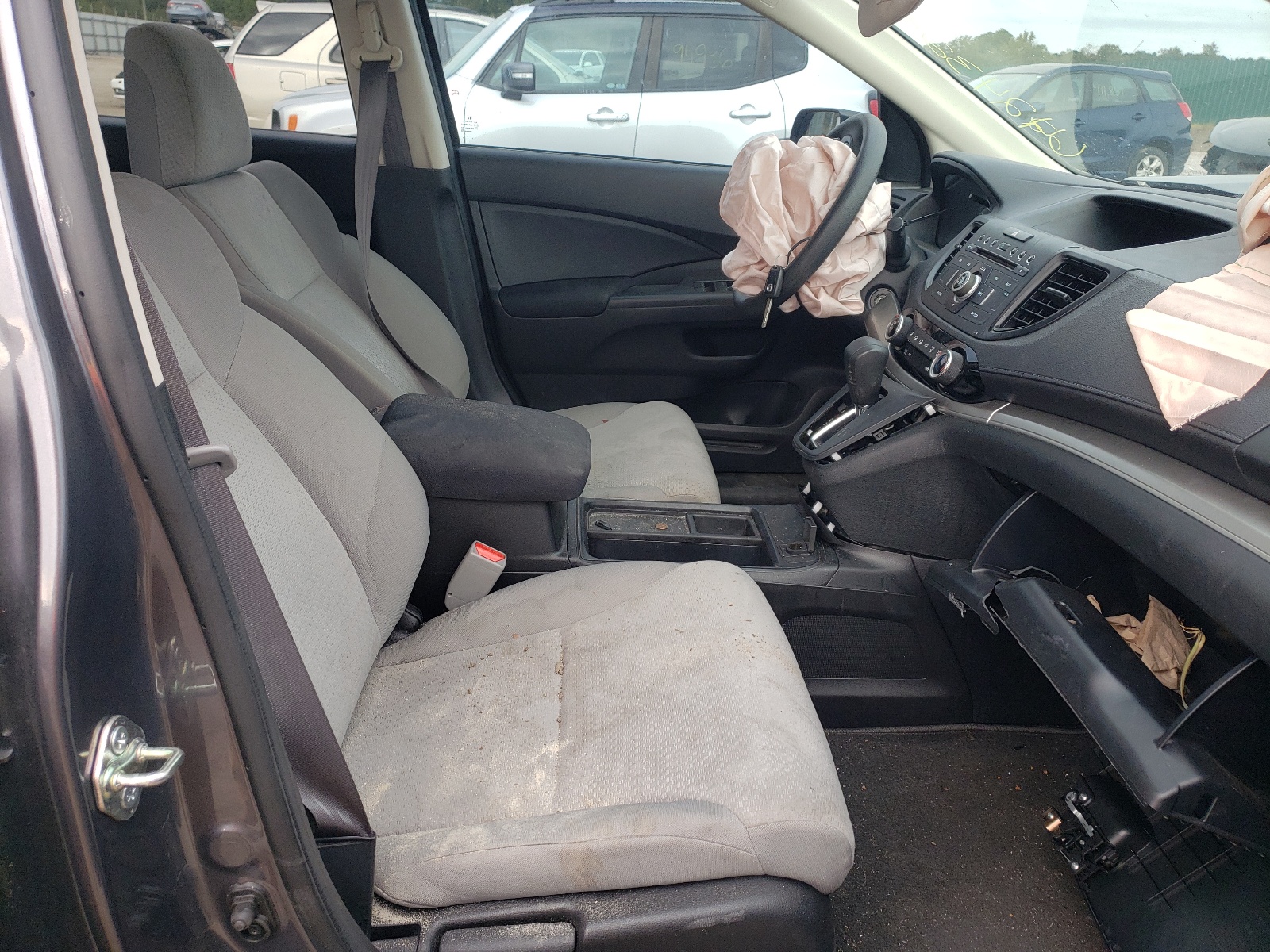 Photo 5 from auction – 2016 HONDA CR-V SE with VIN 2HKRM3H42GH542508