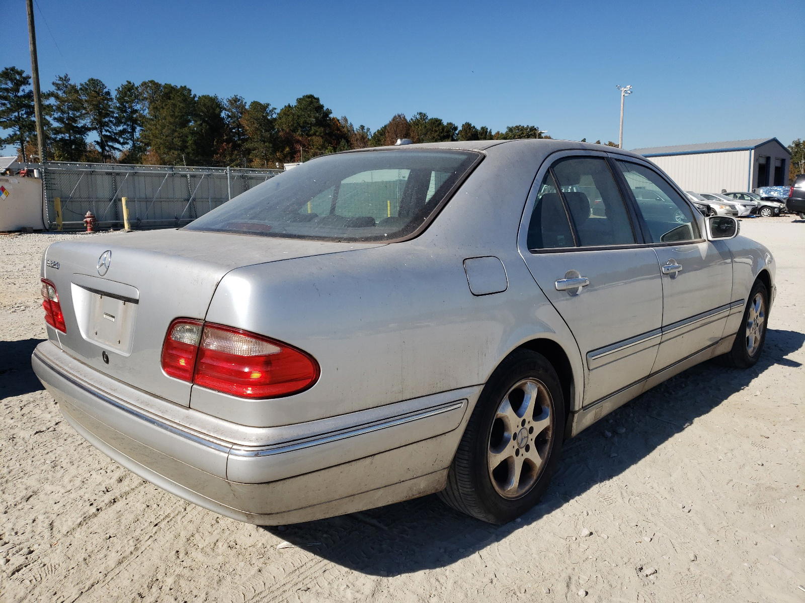 Photo 4 from auction – 2002 MERCEDES-BENZ E 320 with VIN WDBJF65J62B420472