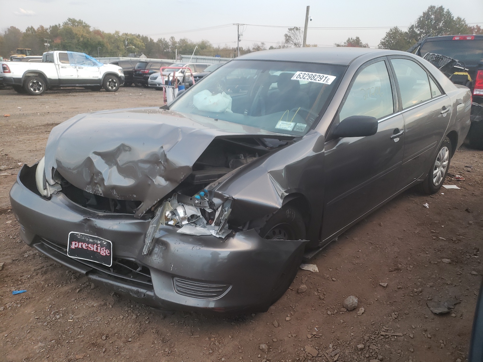 Photo 2 from auction – 2005 TOYOTA CAMRY LE with VIN 4T1BE32K85U630144