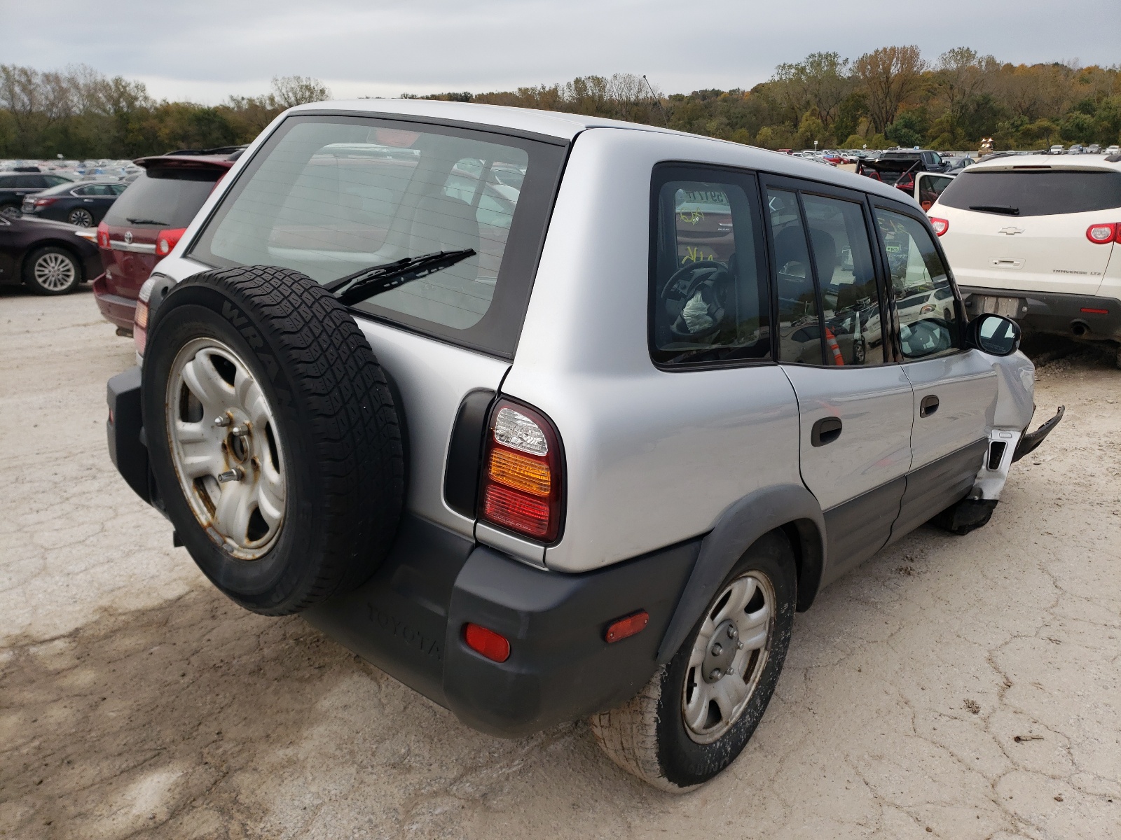 Photo 4 from auction – 1998 TOYOTA RAV4 with VIN JT3GP10V8W0031330