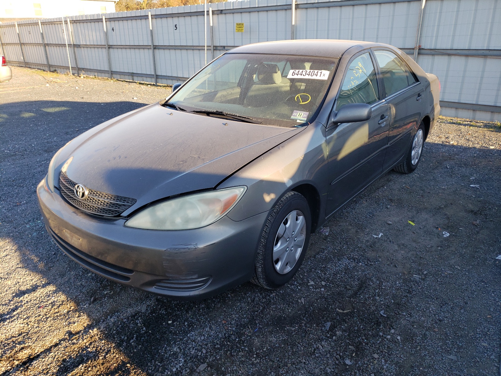 Photo 2 from auction – 2003 TOYOTA CAMRY LE with VIN 4T1BE32K83U660175