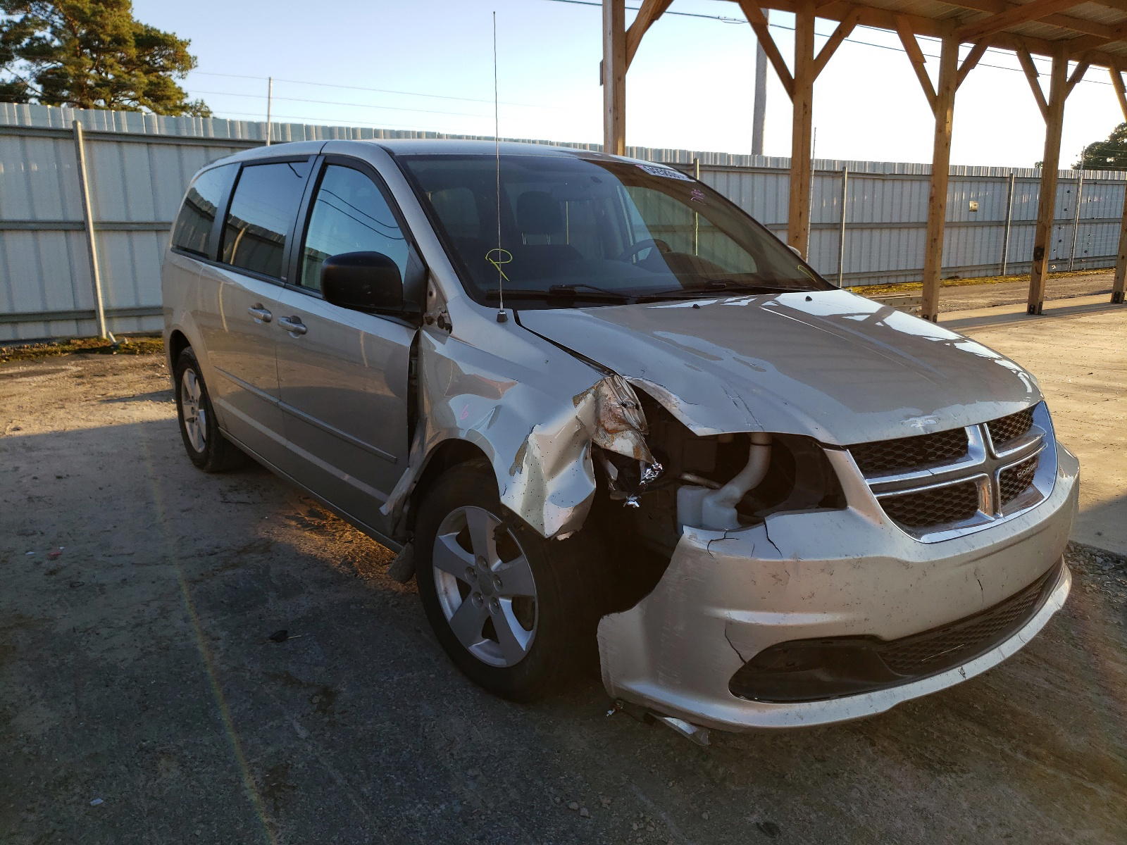 DODGE GRAND CARA 2013 with VIN 2C4RDGBG9DR600381 - Photo from auction