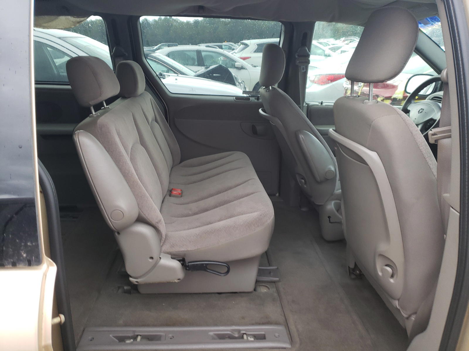 Photo 6 from auction – 2001 DODGE GRAND CARA with VIN 2B4GP44381R218472