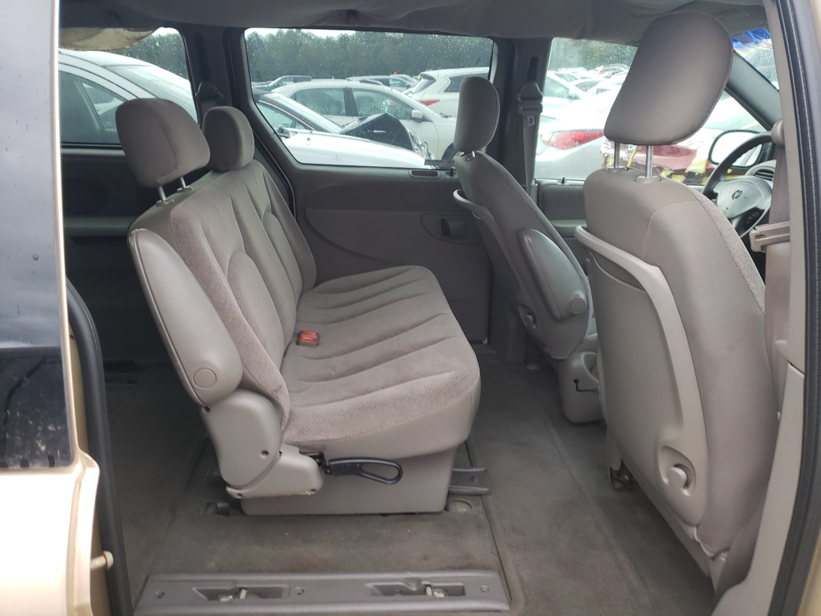 صورة رقم 6 من المزاد - 2001 DODGE GRAND CARA مع VIN 2B4GP44381R218472