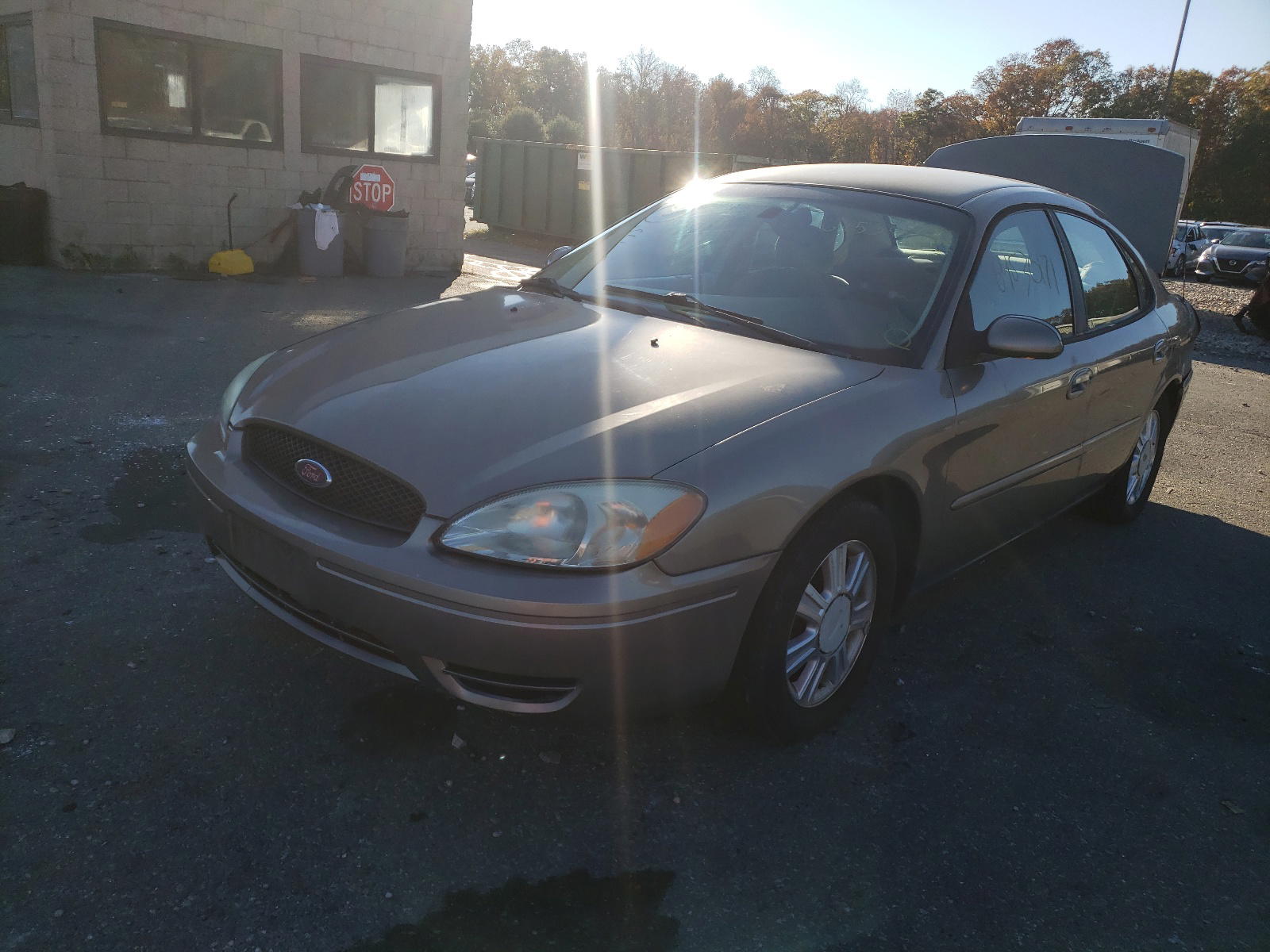 Photo 2 from auction – 2005 FORD TAURUS with VIN 1FAFP56U45A300239
