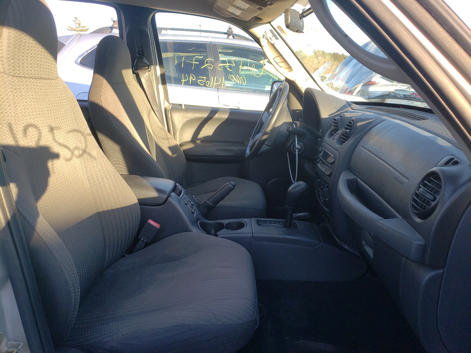 Photo 5 from auction – 2004 JEEP LIBERTY SP with VIN 1J4GL48K44W281509