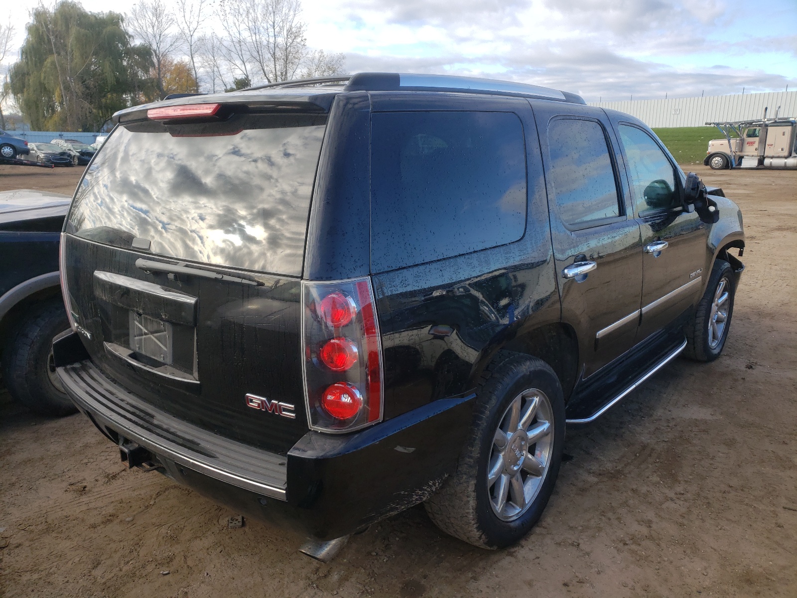 صورة رقم 4 من المزاد - 2011 GMC YUKON DENA مع VIN 1GKS2EEFXBR388239