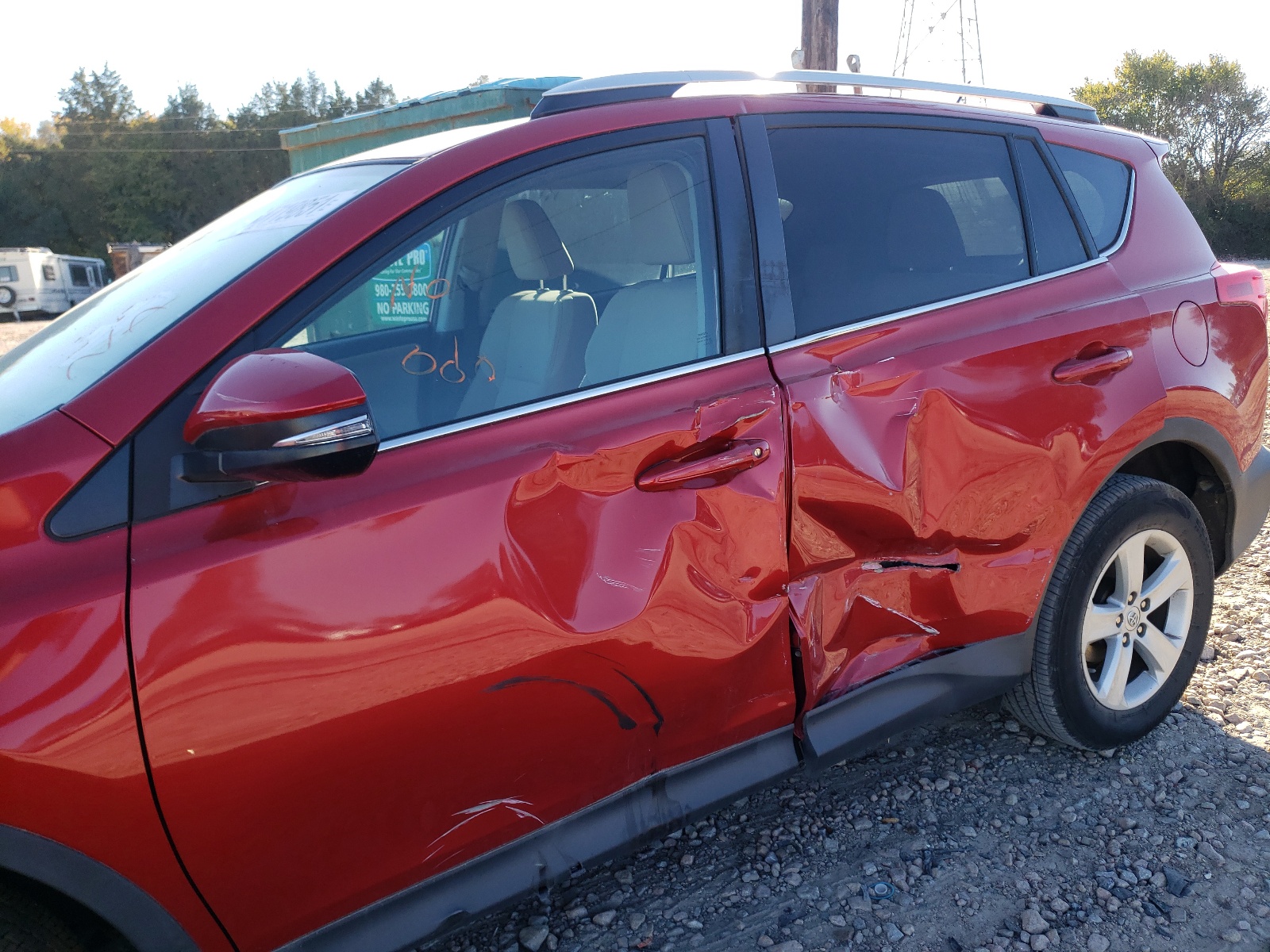 Photo 9 from auction – 2014 TOYOTA RAV4 XLE with VIN 2T3WFREVXEW127813