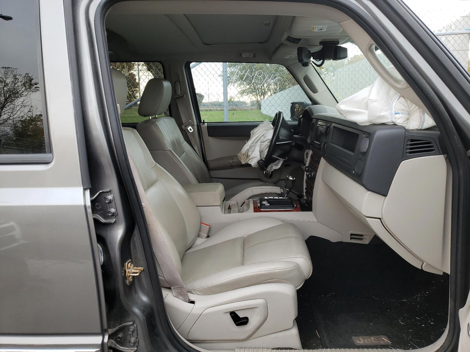 Photo 5 from auction – 2007 JEEP COMMANDER with VIN 1J8HG58227C598918