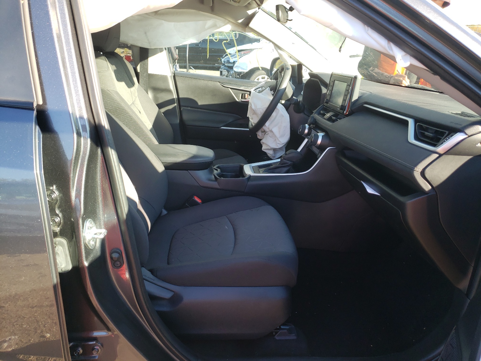 Photo 5 from auction – 2021 TOYOTA RAV4 XLE with VIN 2T3W1RFV4MC107330