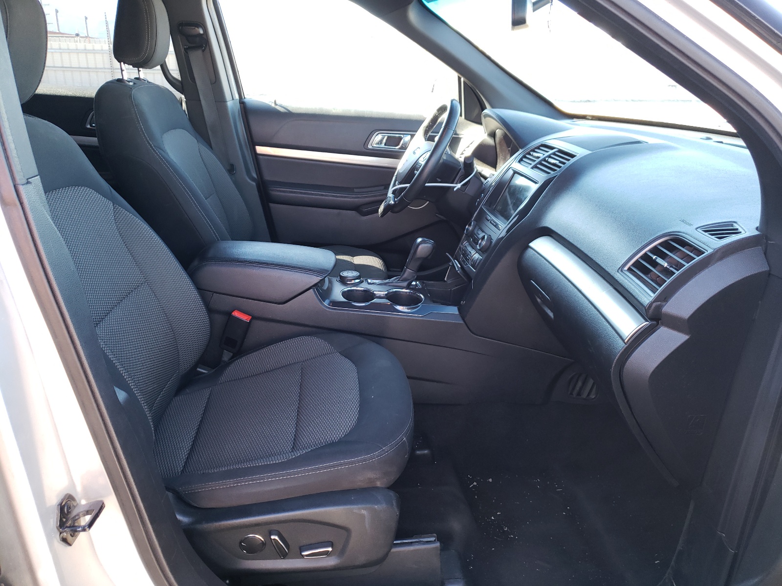 Photo 5 from auction – 2018 FORD EXPLORER X with VIN 1FM5K8D8XJGA36569