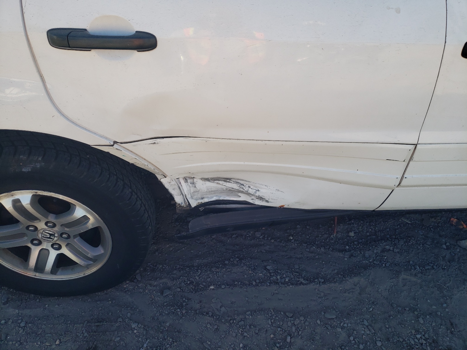 Photo 9 from auction – 2004 HONDA PILOT EXL with VIN 2HKYF18684H564715