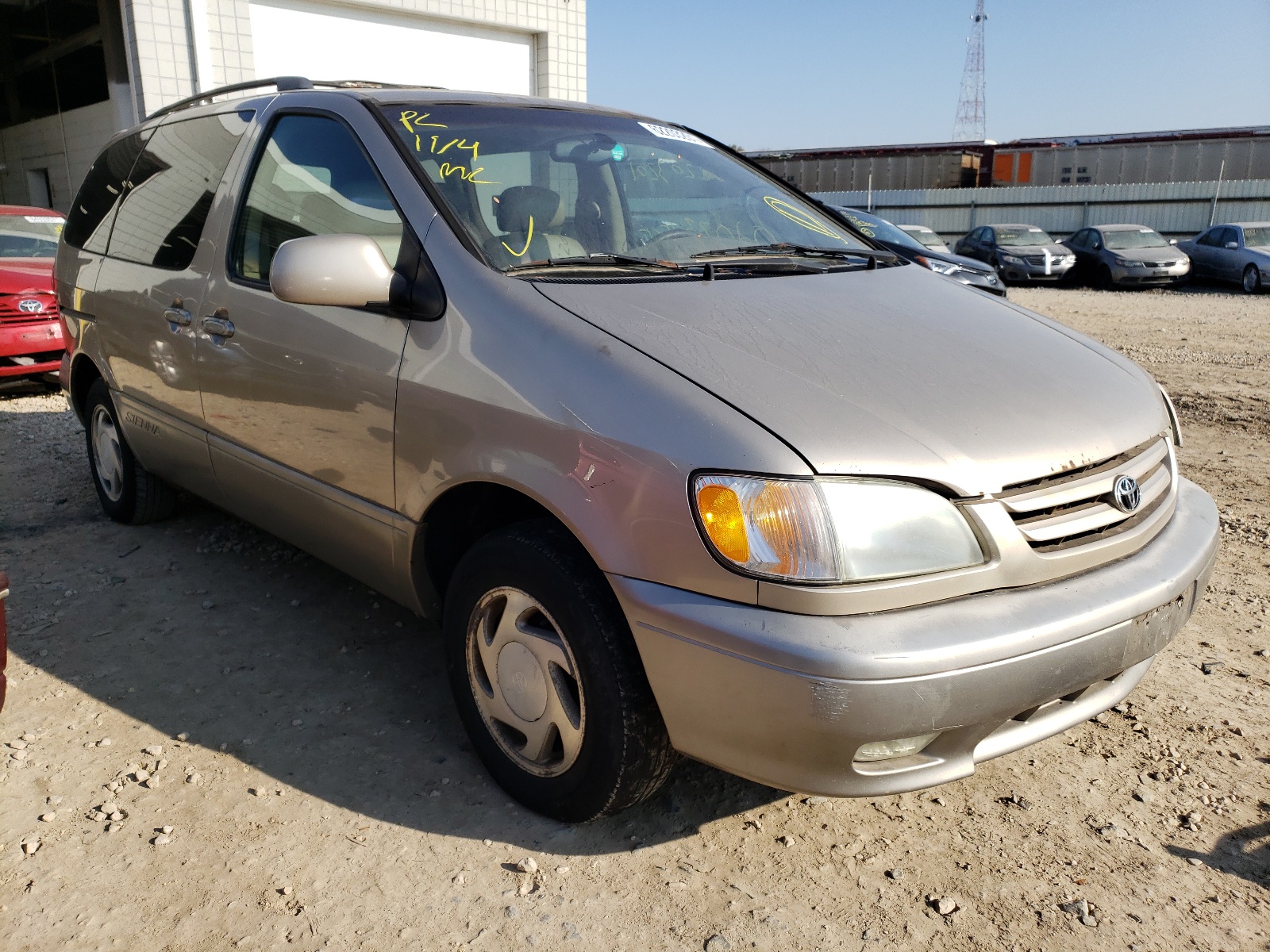 TOYOTA SIENNA LE 2002 with VIN 4T3ZF13C52U417033 - Photo from auction