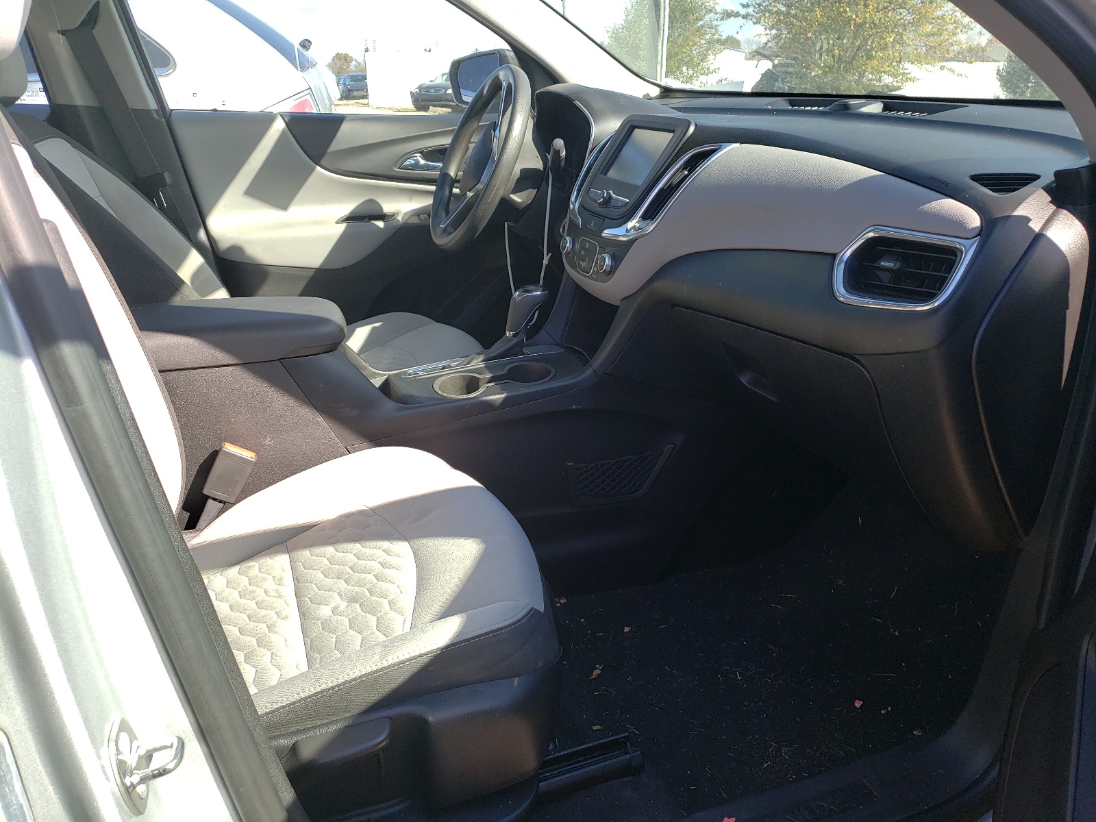 Photo 5 from auction – 2018 CHEVROLET EQUINOX LS with VIN 2GNAXHEV5J6210953