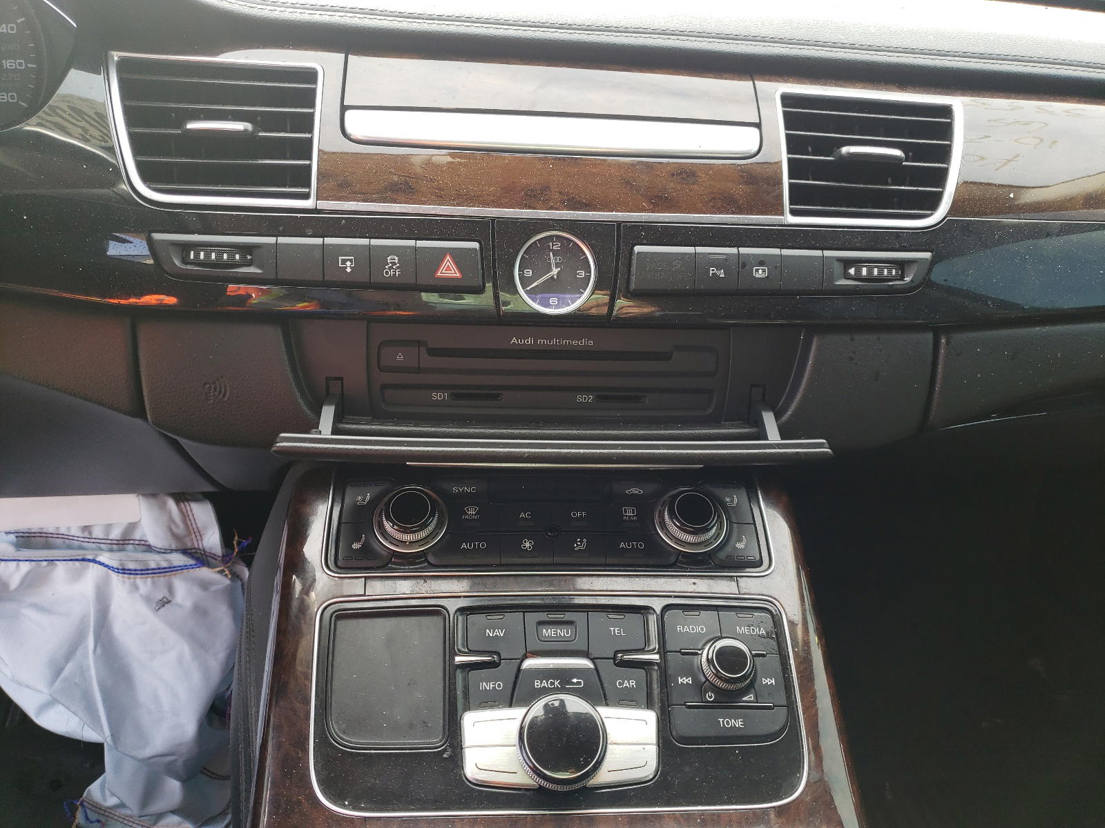Photo 9 from auction – 2011 AUDI A8 L QUATT with VIN WAURVAFD7BN013355