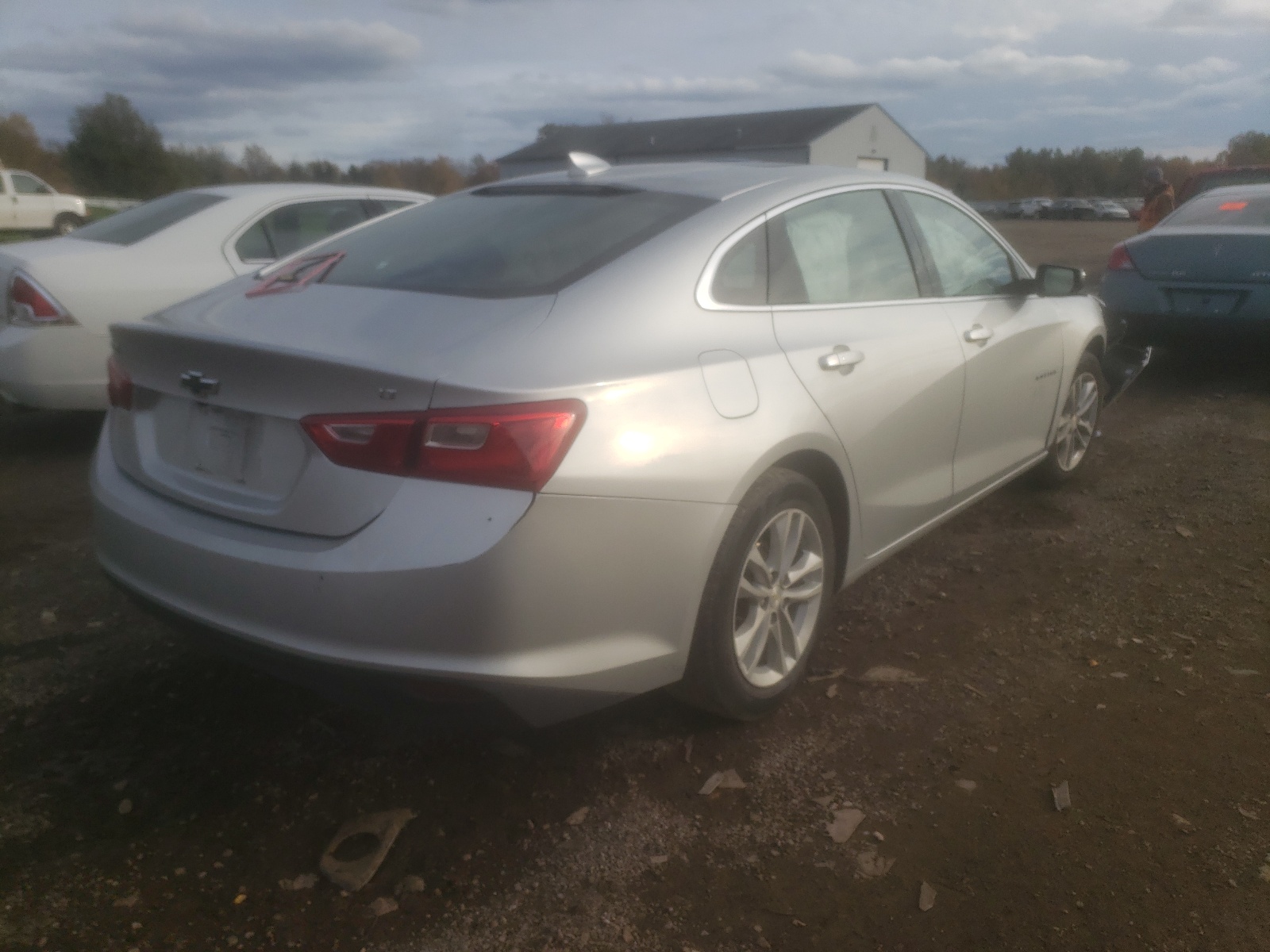 Photo 4 from auction – 2018 CHEVROLET MALIBU LT with VIN 1G1ZD5ST0JF251673
