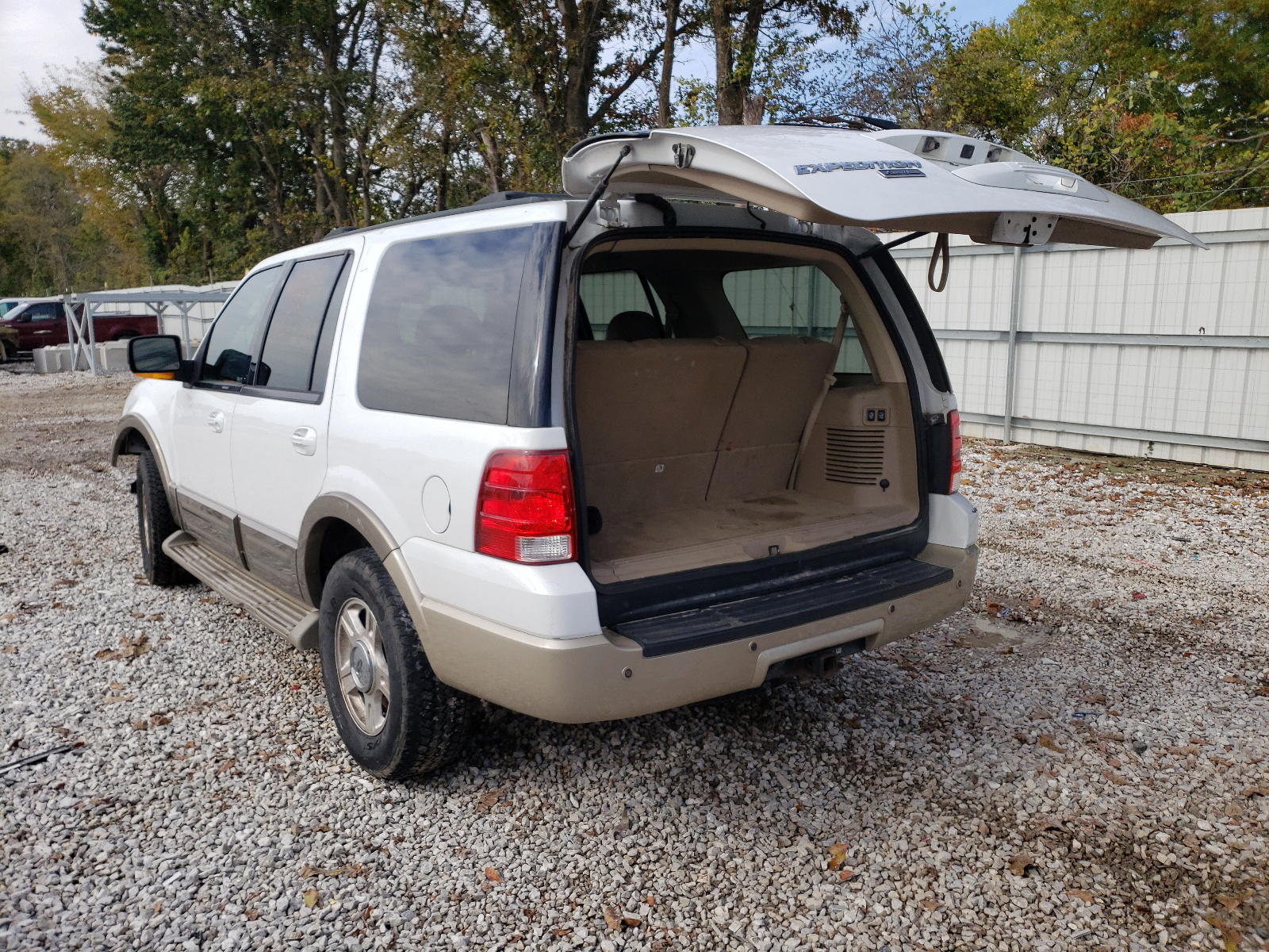 Photo 3 from auction – 2004 FORD EXPEDITION with VIN 1FMPU17L64LB30034