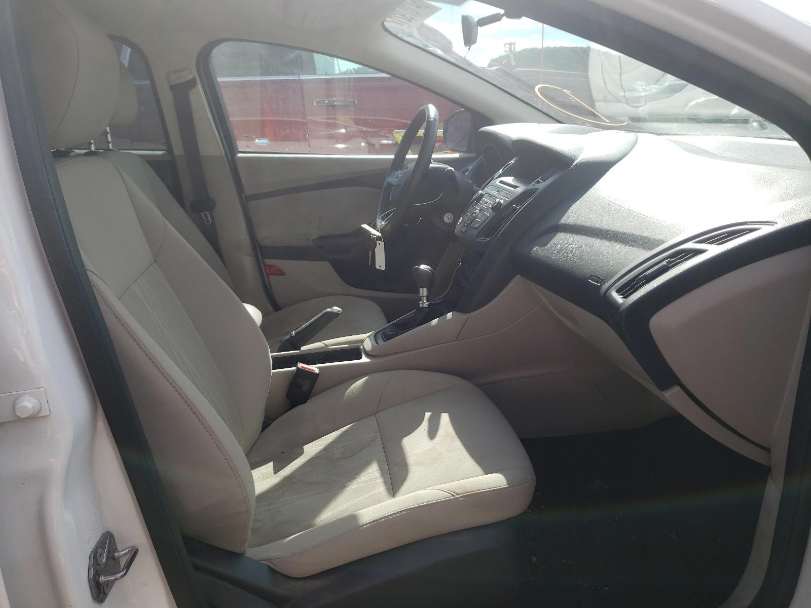 Photo 5 from auction – 2015 FORD FOCUS SE with VIN 1FADP3KE3FL281053