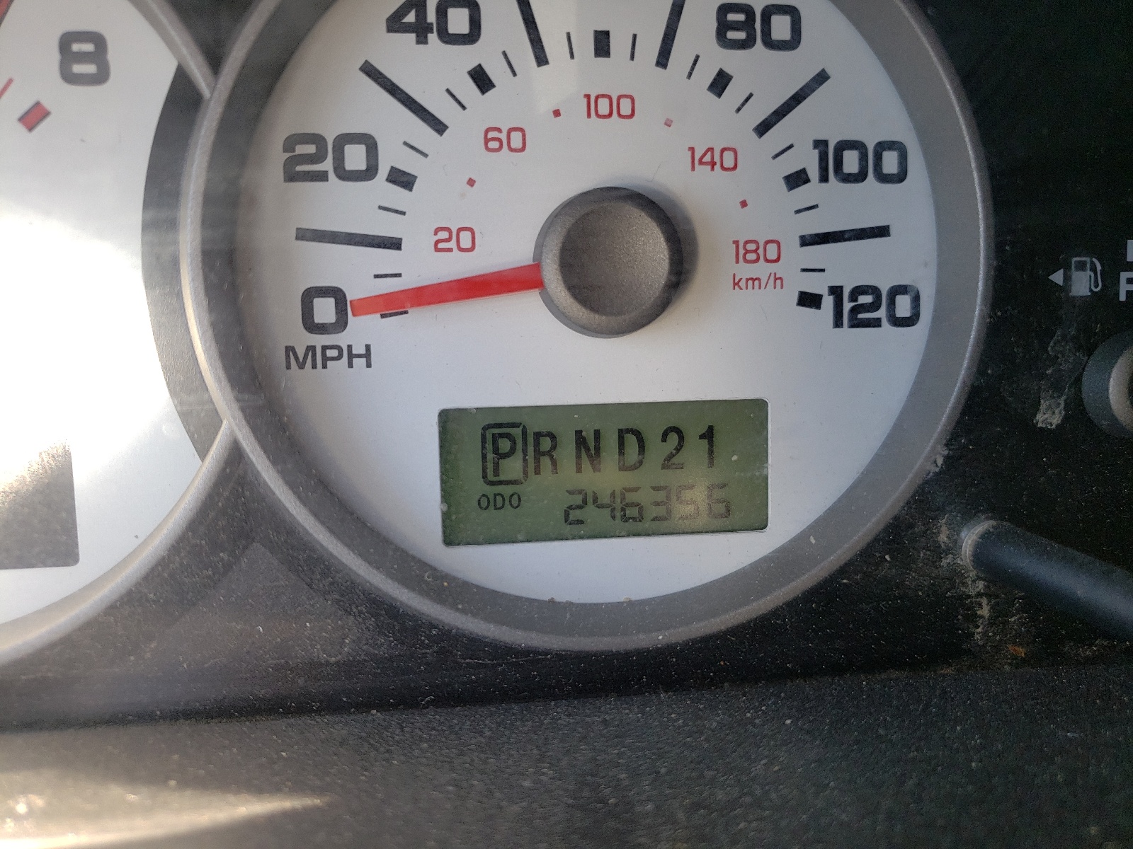 Photo 8 from auction – 2005 FORD ESCAPE XLS with VIN 1FMYU02Z85KA48419