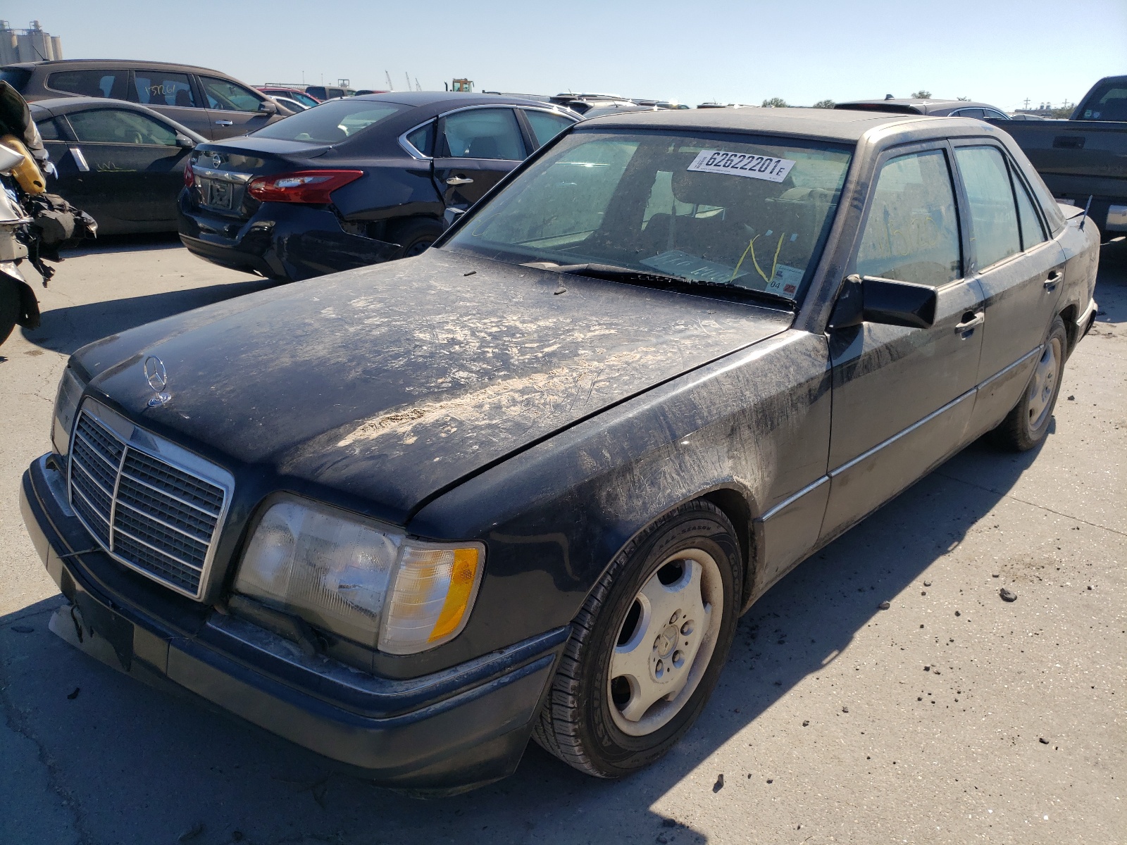 Photo 2 from auction – 1995 MERCEDES-BENZ E 320 BASE with VIN WDBEA32EXSC262377