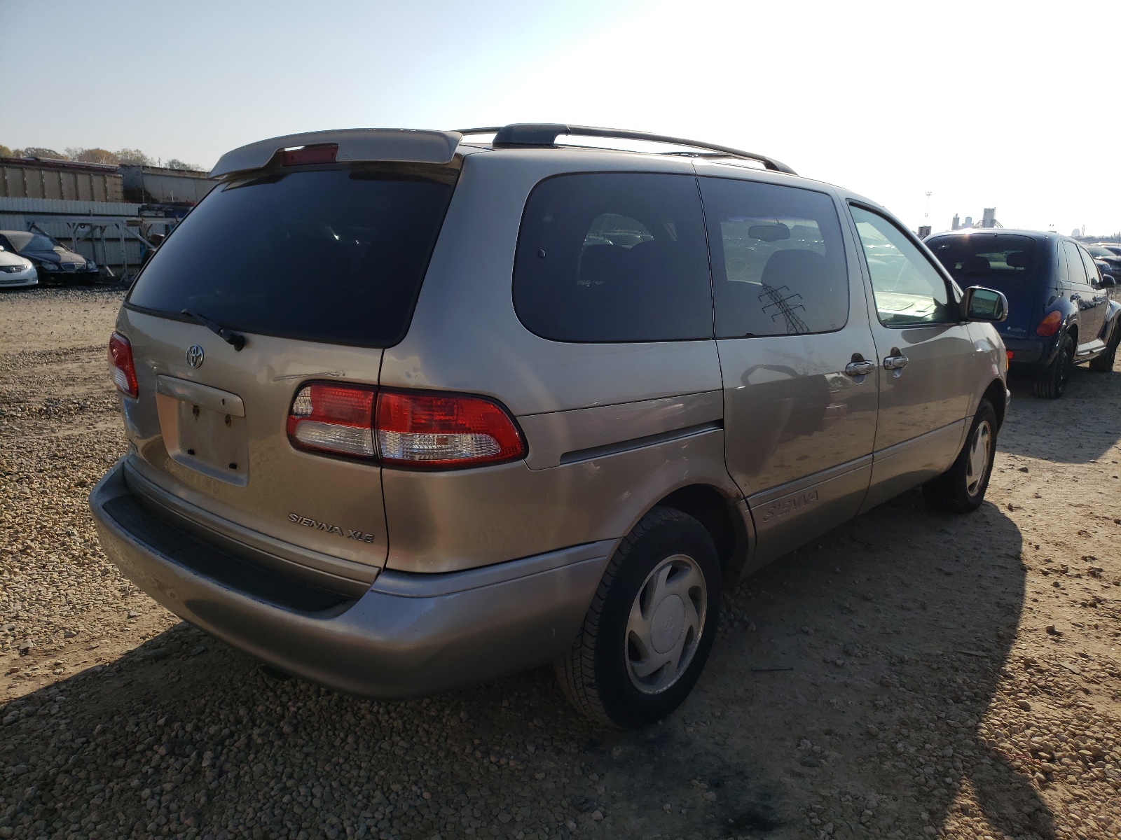 Photo 4 from auction – 2002 TOYOTA SIENNA LE with VIN 4T3ZF13C52U417033
