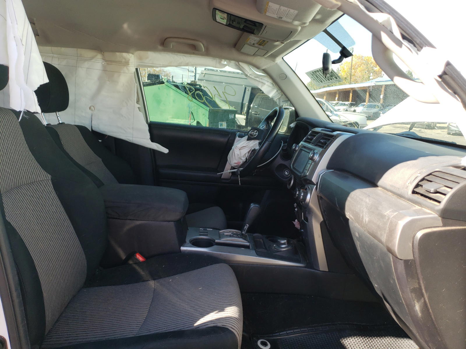 Photo 5 from auction – 2015 TOYOTA 4RUNNER SR with VIN JTEBU5JR1F5226532