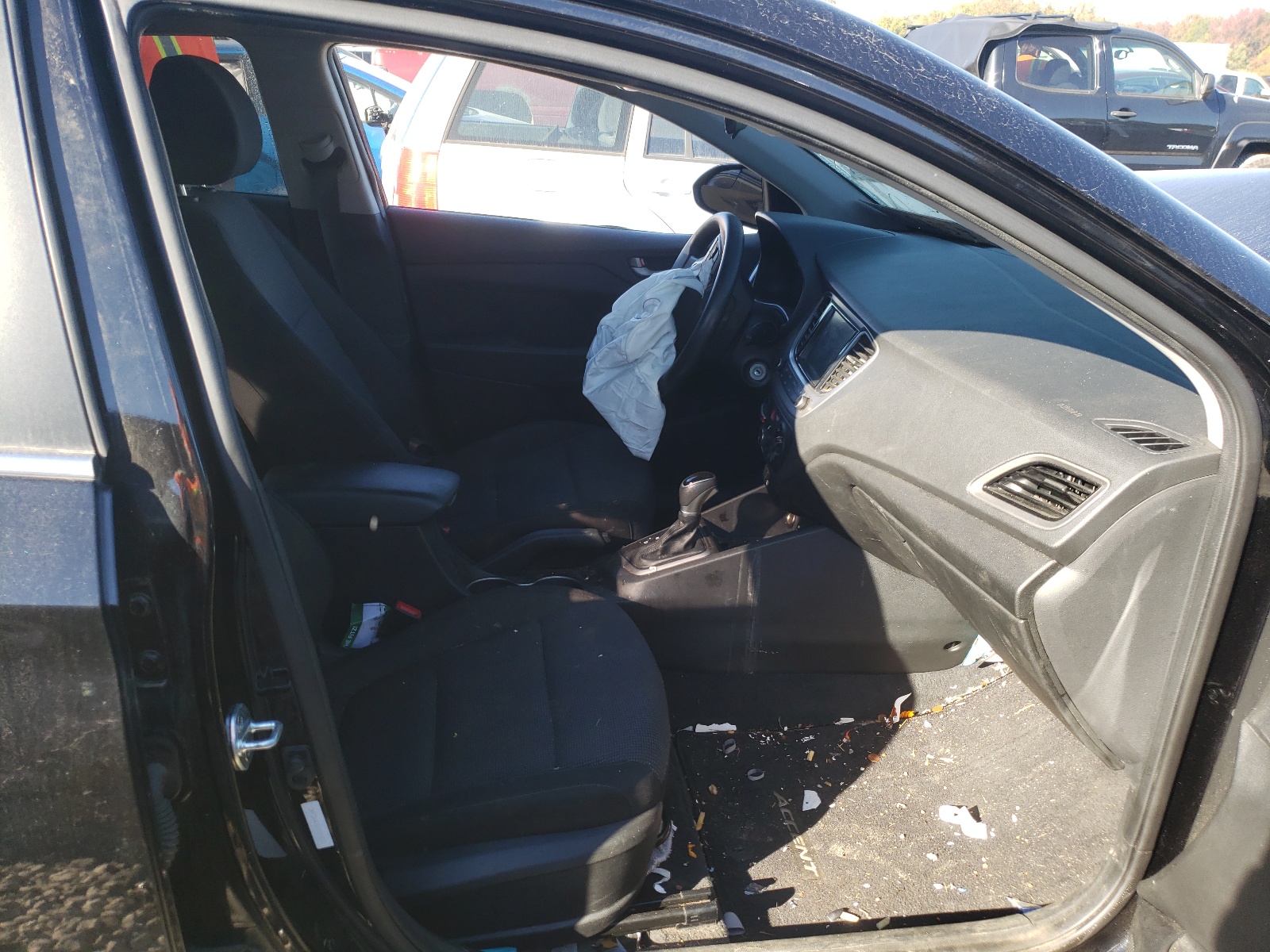 Photo 5 from auction – 2019 HYUNDAI ACCENT SE with VIN 3KPC24A30KE051810