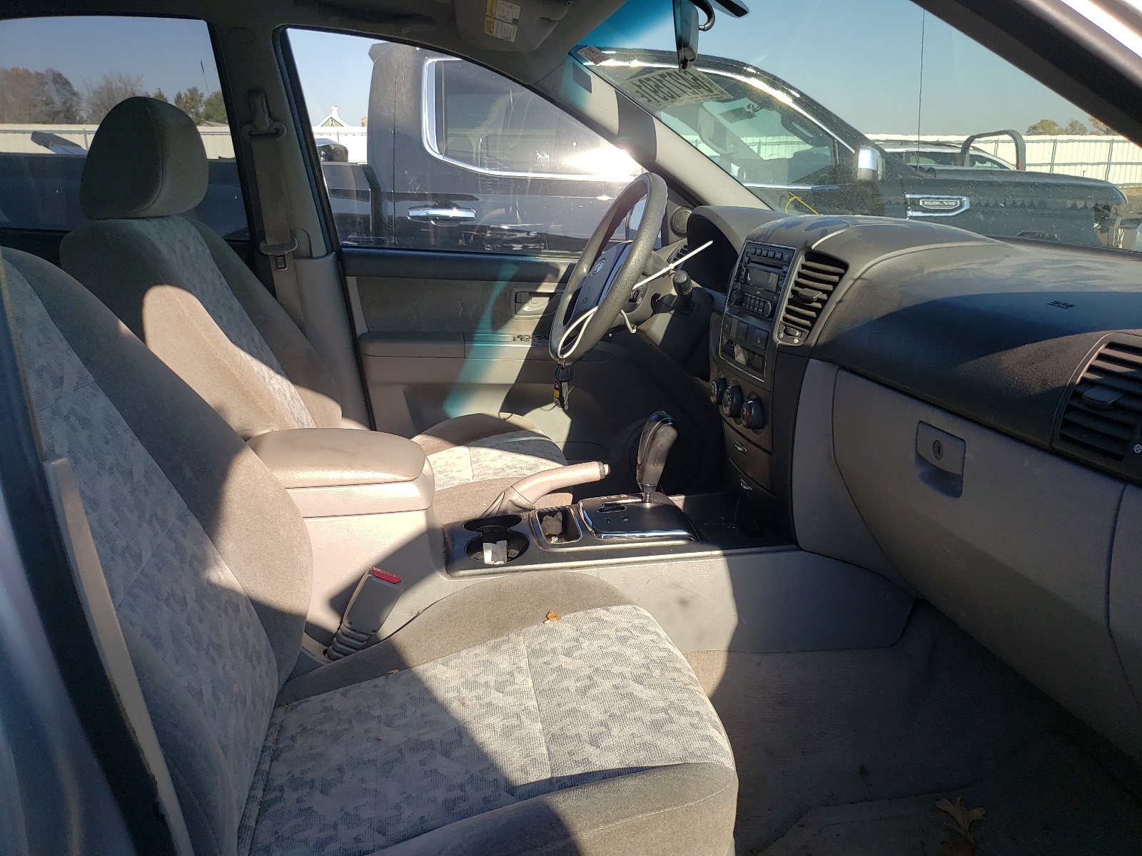 Photo 5 from auction – 2007 KIA SORENTO EX with VIN KNDJC736075717371