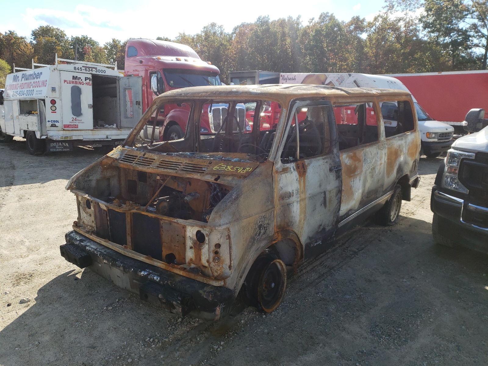 Photo 2 from auction – 1987 DODGE RAM WAGON with VIN 2B4GB11H1HK300673