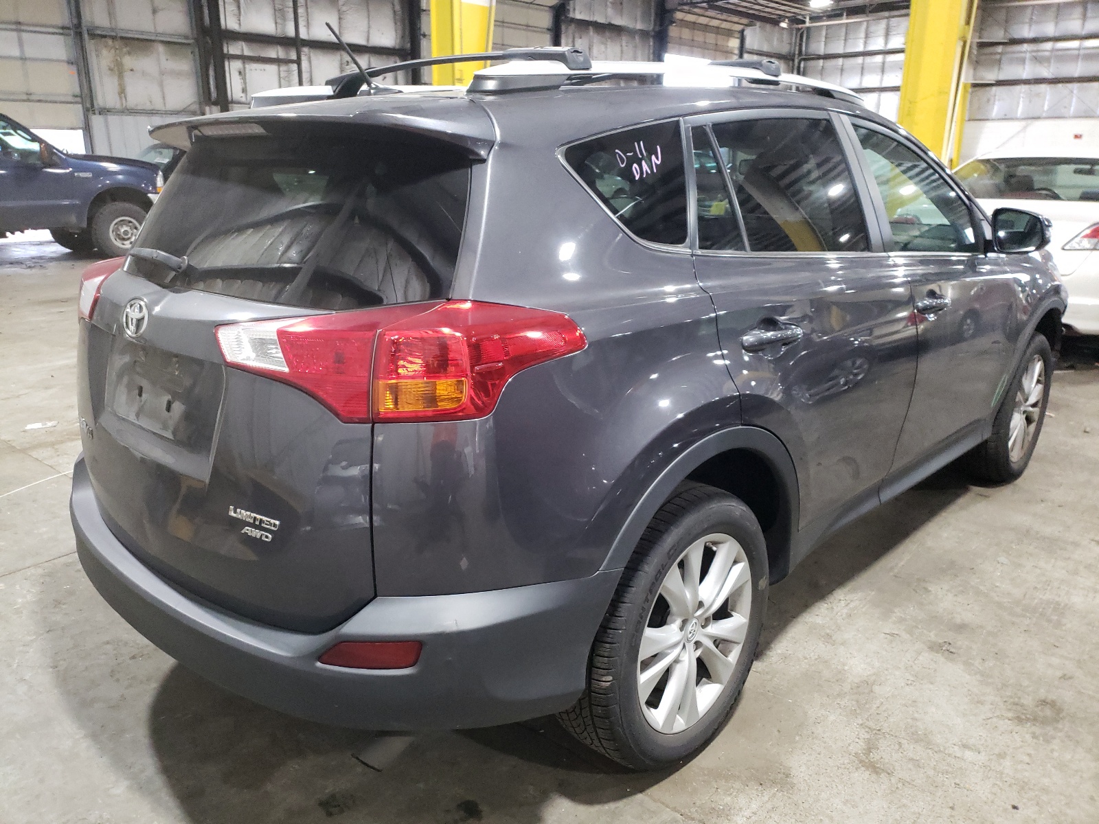 Photo 4 from auction – 2015 TOYOTA RAV4 LIMIT with VIN 2T3DFREV5FW408068