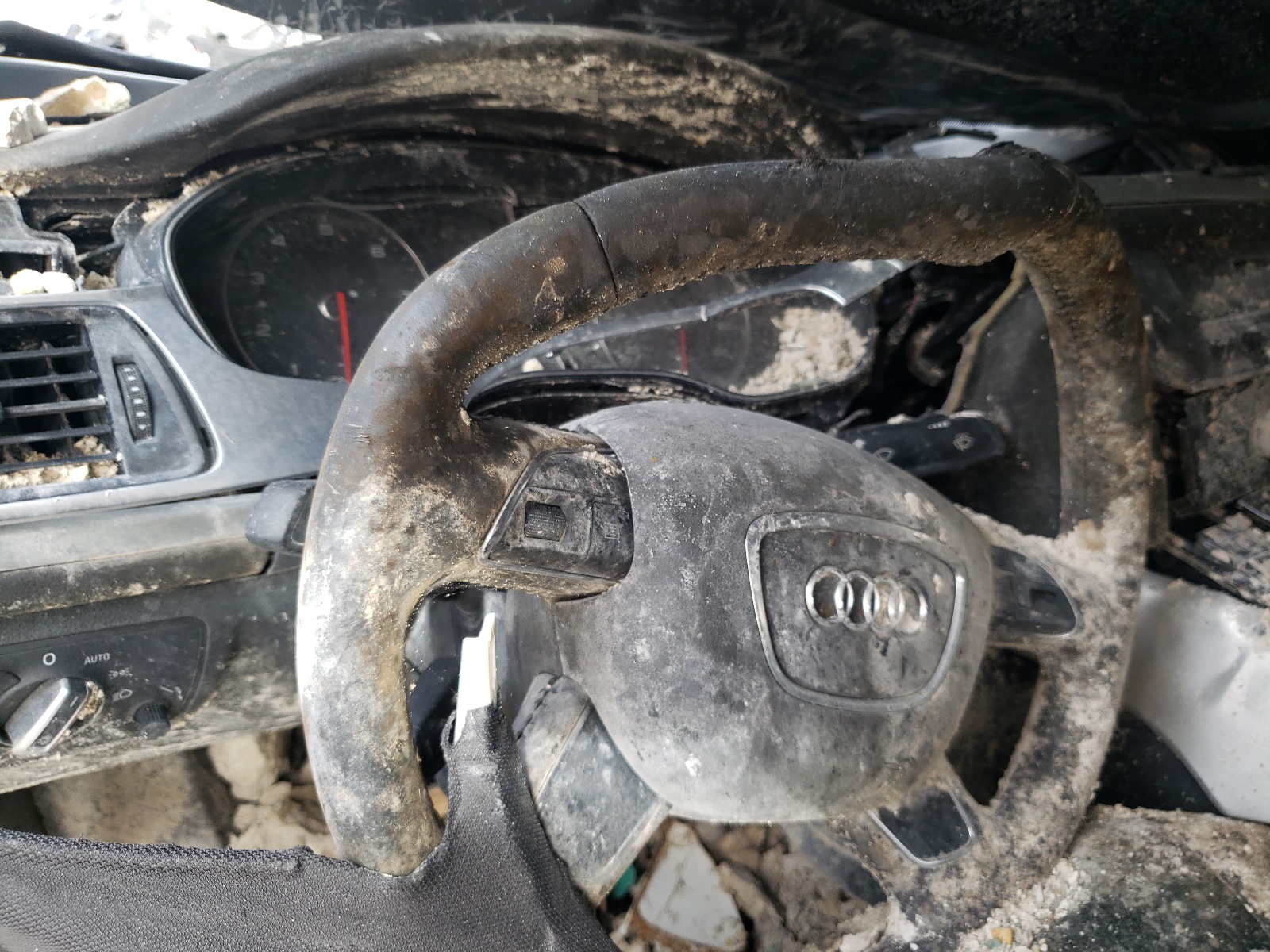Zdjęcie 8 z aukcji – 2012 AUDI A6 PREMIUM z VIN WAUGGAFC9CN143745