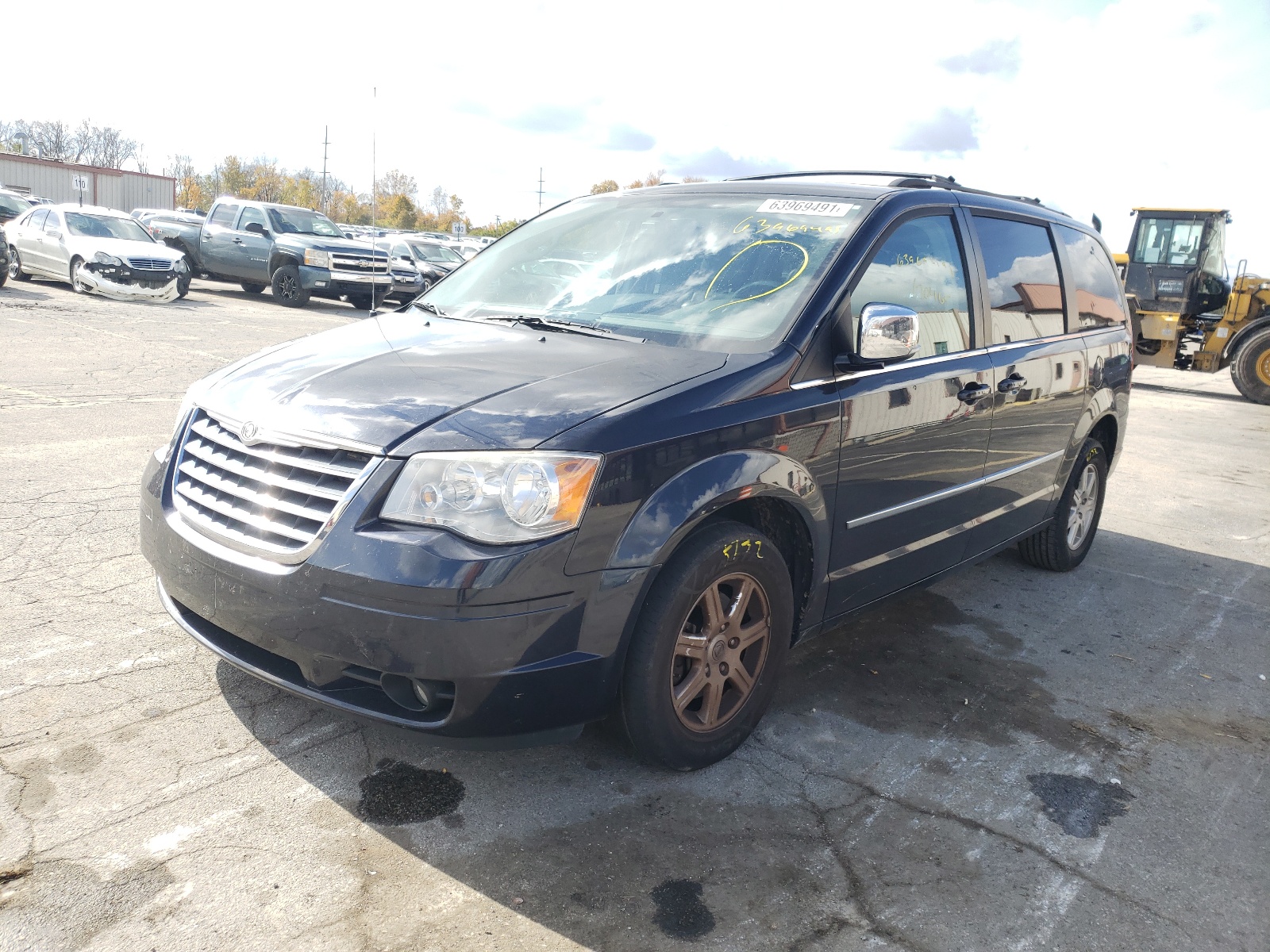 Photo 2 from auction – 2010 CHRYSLER TOWN & COU with VIN 2A4RR8D17AR398811