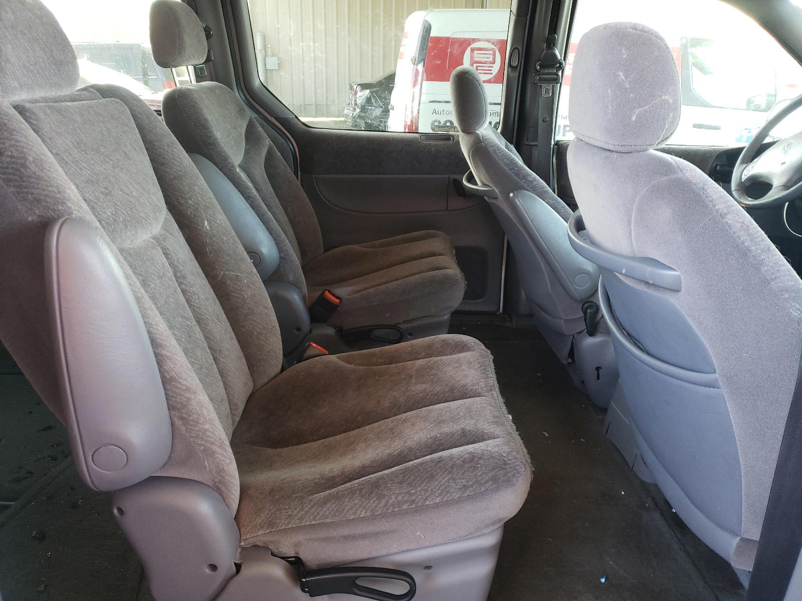 Photo 6 from auction – 2000 DODGE GRAND CARA with VIN 1B4GP44G6YB659660
