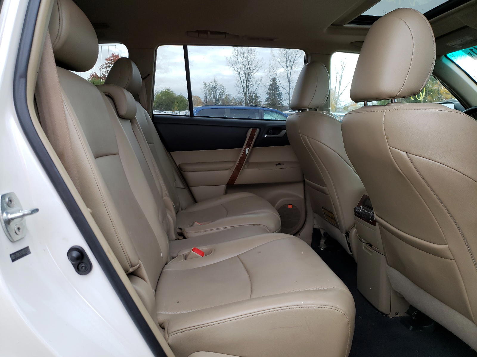 Photo 6 from auction – 2013 TOYOTA HIGHLANDER with VIN 5TDDK3EH3DS225348