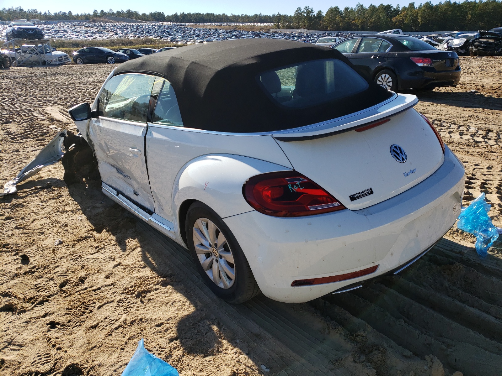 Photo 3 from auction – 2019 VOLKSWAGEN BEETLE S with VIN 3VW5DAAT6KM507250