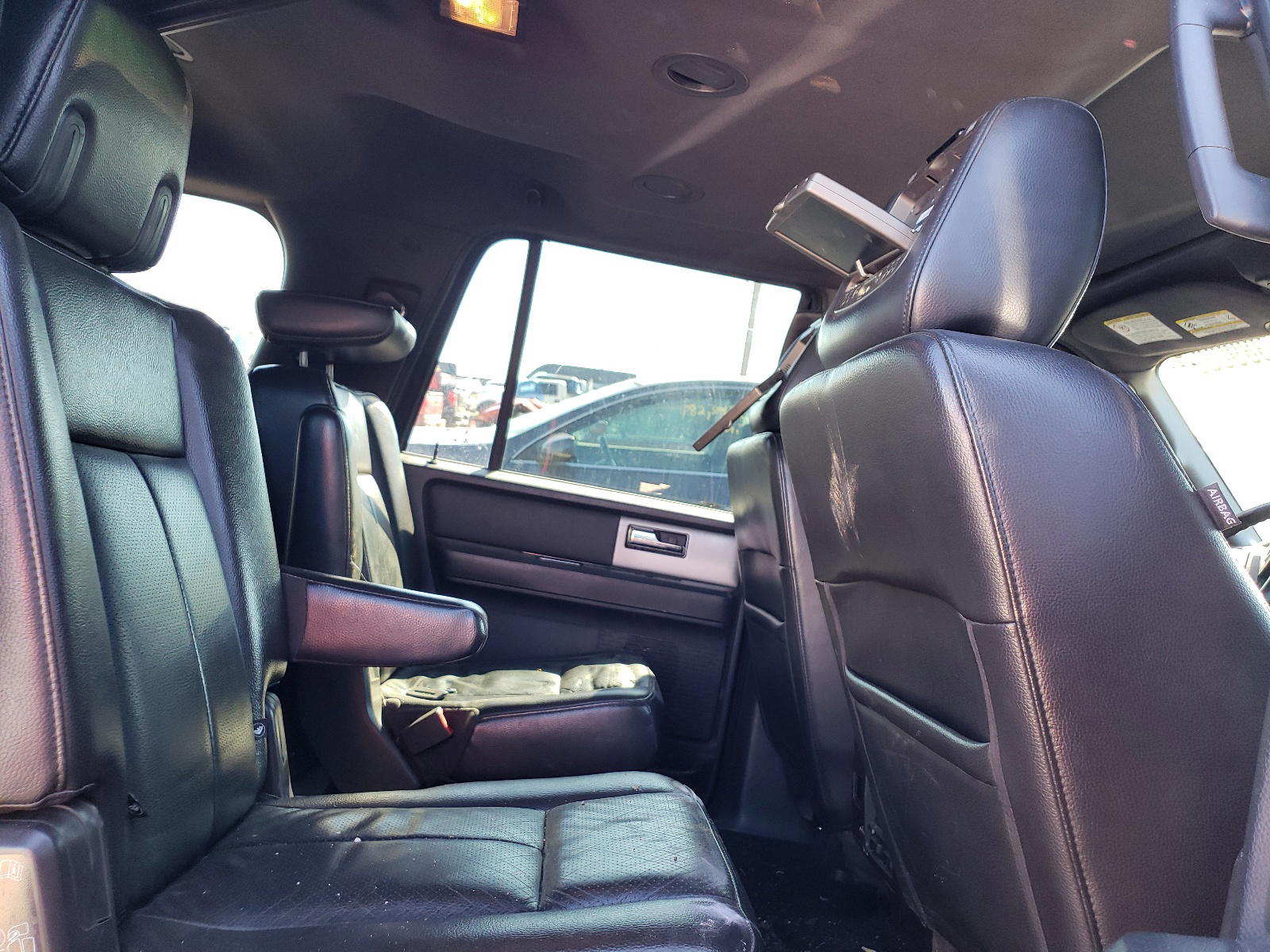 Photo 6 from auction – 2011 FORD EXPEDITION with VIN 1FMJK1K59BEF32409